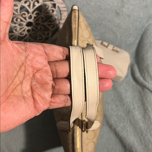 Coach Signature Tote w/Matching Pouch - Picture 3 of 17